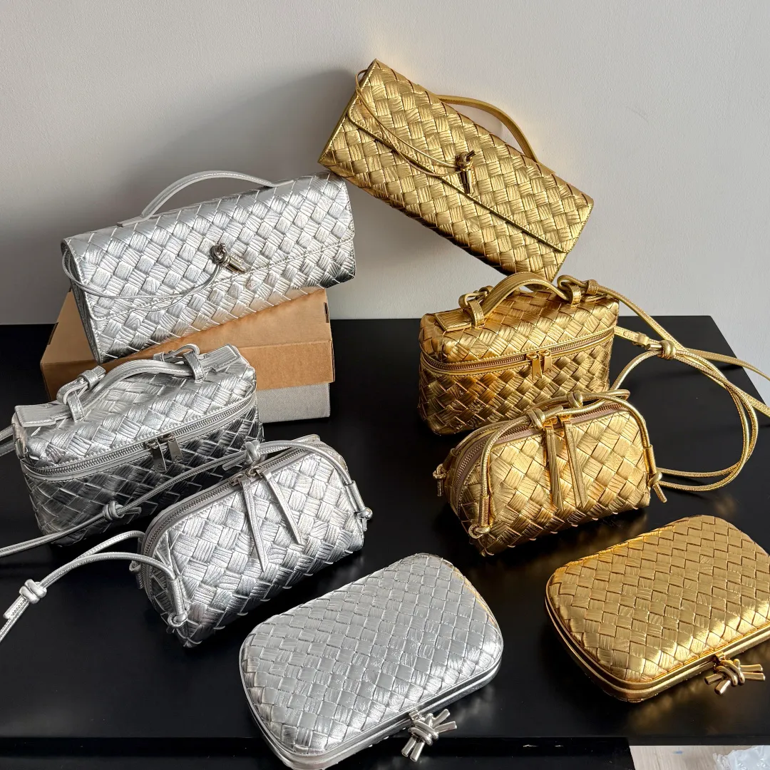Bottega Veneta's magnificent woven series directly engraves "shine" 💫 into its DNA! Luxurious texture, a must-have for C-positions at year-end parties🌟